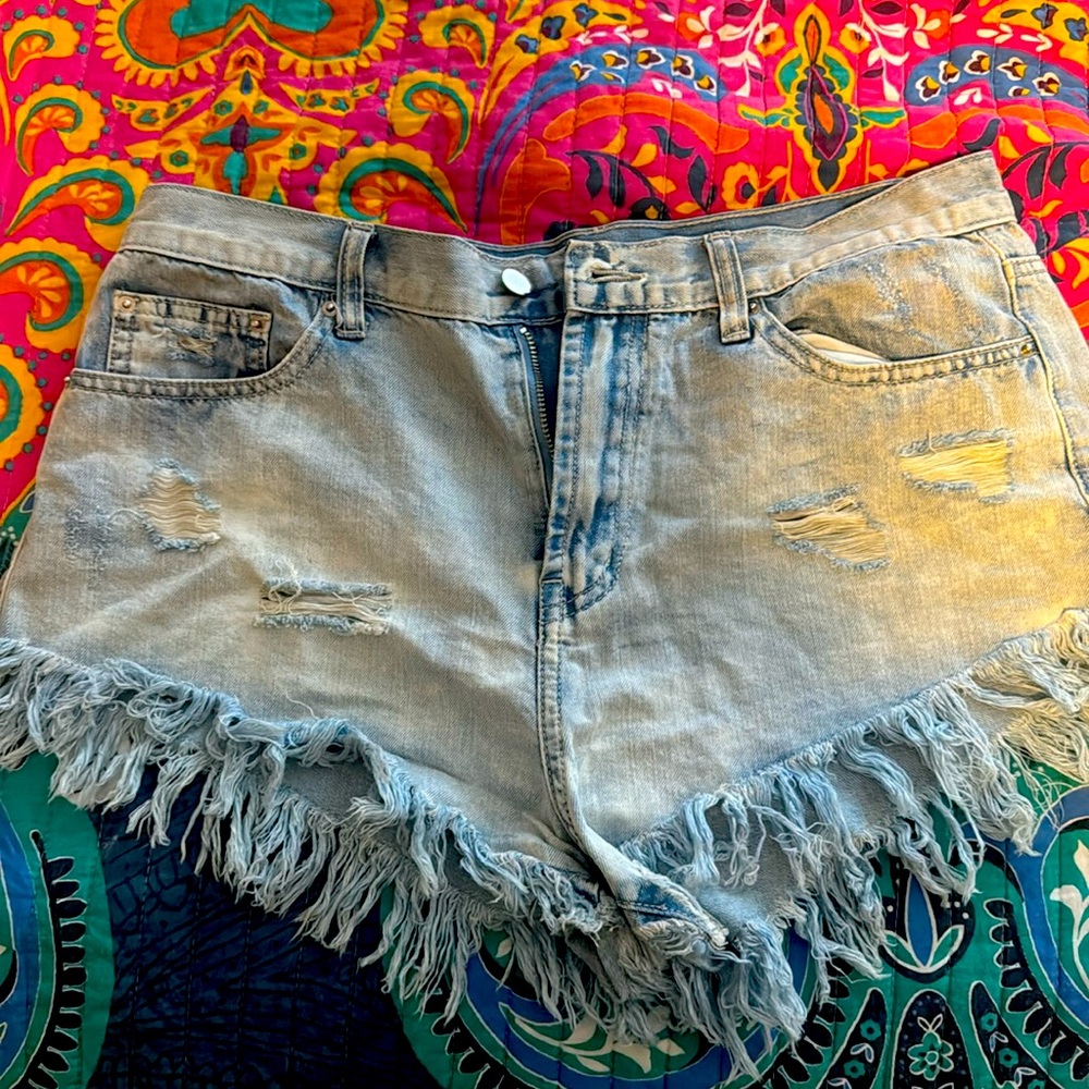 Born primitive cut off shorts